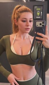 Video thumbnail for AnniTheDuck AI Video Imagine - Nude AI Celebs