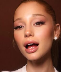 Video thumbnail for Ariana Grande AI Video Digital Transformation - Nude AI Celebs