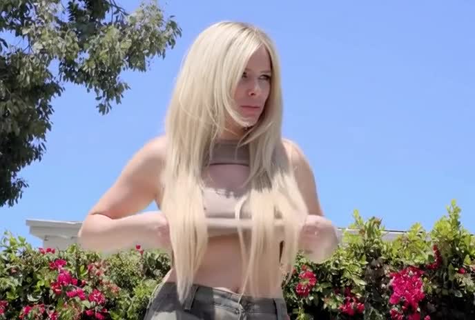 Video thumbnail for Avril Lavigne AI Video Simulation - Nude AI Celebs