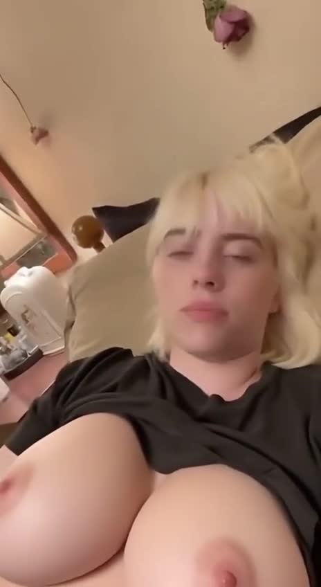 Video thumbnail for Billie Eilish AI-Synthesized Video - Nude AI Celebs