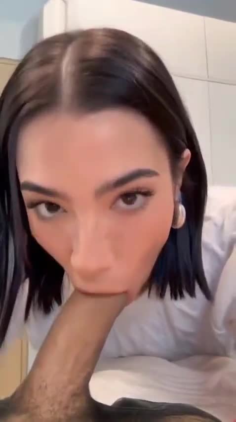 Video thumbnail for ‘Amelio Naked AI Video - Nude AI Celebs