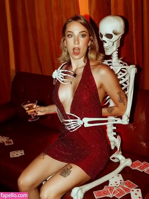 Video thumbnail for Courtney Miller AI Video Mimicry - Nude AI Celebs