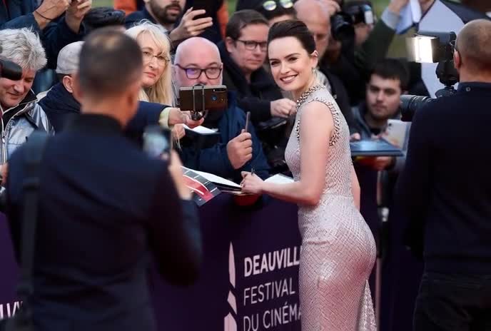 Video thumbnail for Daisy Ridley AI Video Digital Morphing - Nude AI Celebs