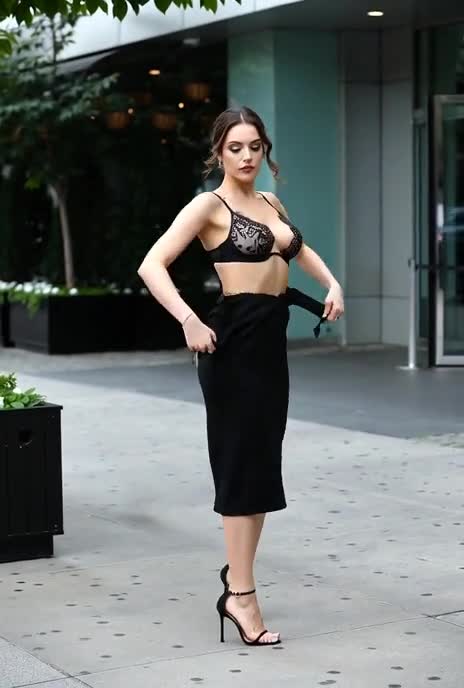 Video thumbnail for Elizabeth Gillies AI Video Digital Nude - Nude AI Celebs