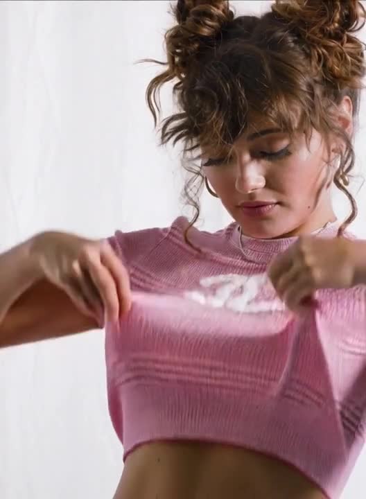 Video thumbnail for Ella Purnell AI-Emulated Video Content - Nude AI Celebs