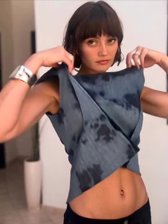 Video thumbnail for Ella Purnell AI-Produced Video Artifice - Nude AI Celebs