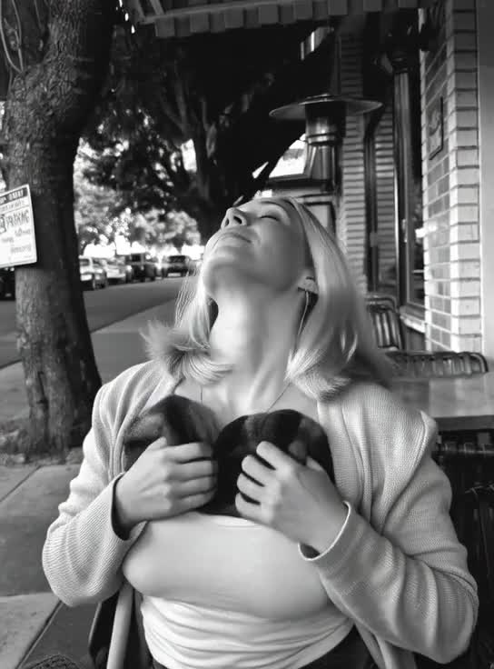 Video thumbnail for Emily Osment Fake AI Video - Nude AI Celebs