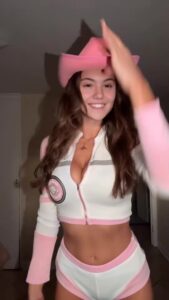 Video thumbnail for Emma Raducanu Computer Created AI Video - Nude AI Celebs