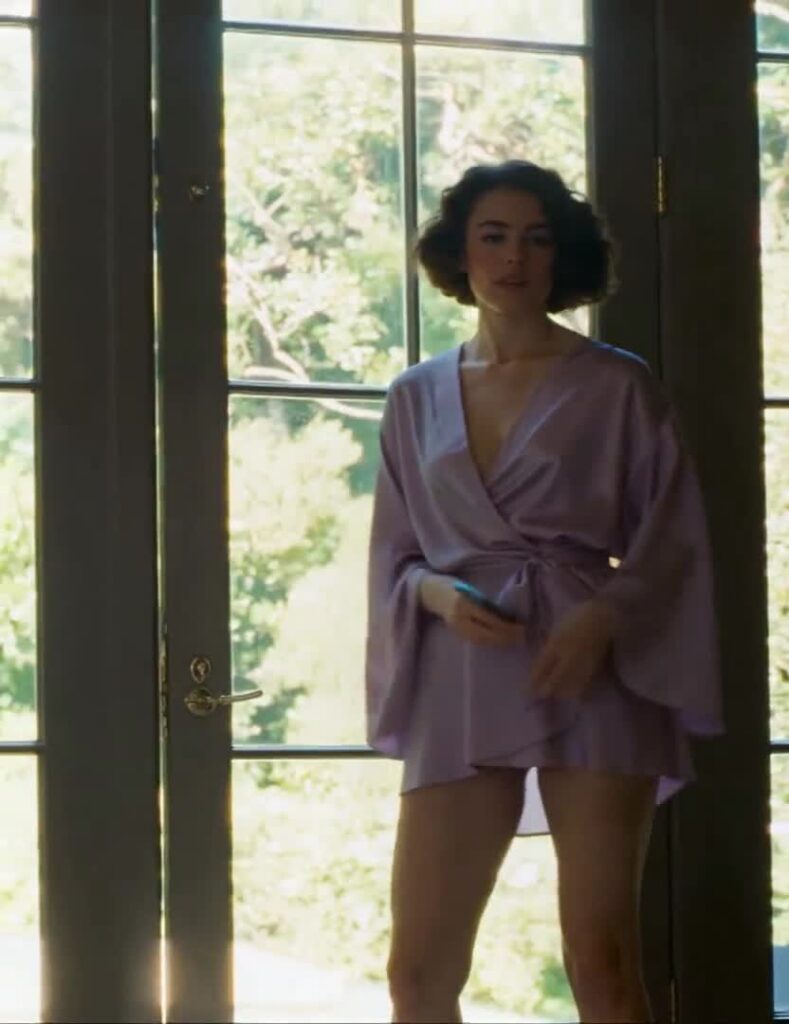 Video thumbnail for Fake – Margaret Qualley - Nude AI Celebs