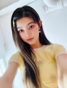 Video thumbnail for Fake – NewJeans – - Nude AI Celebs