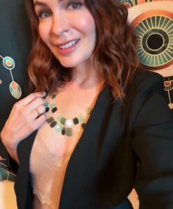 Video thumbnail for Felicia Day Not Real Video AI - Nude AI Celebs