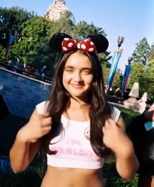 Video thumbnail for Geraldine Viswanathan AI Video Fake - Nude AI Celebs