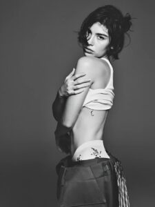 Video thumbnail for Gracie Abrams Naked AI Video - Nude AI Celebs