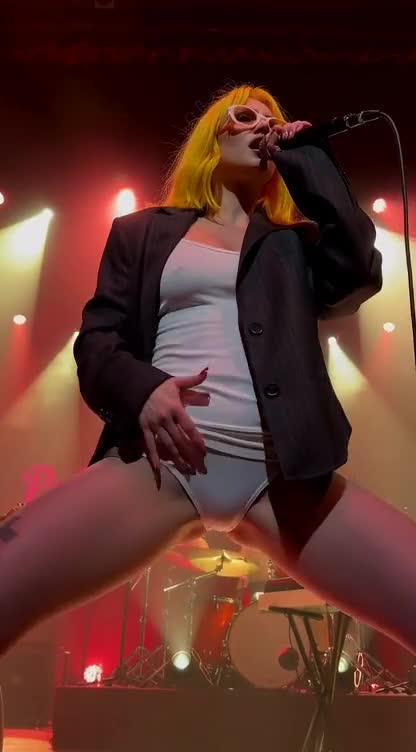 Video thumbnail for Hayley Williams Fake AI Video - Nude AI Celebs