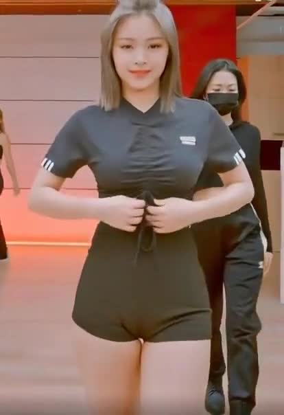 Video thumbnail for Itzy Naked AI Video - Nude AI Celebs