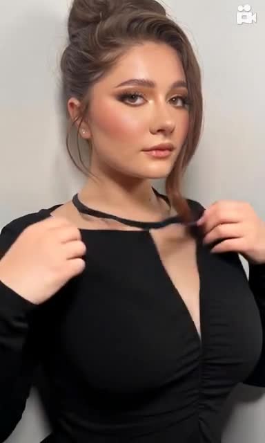 Video thumbnail for Emma Kenney Digitally Rendered Video Simulation - Nude AI Celebs