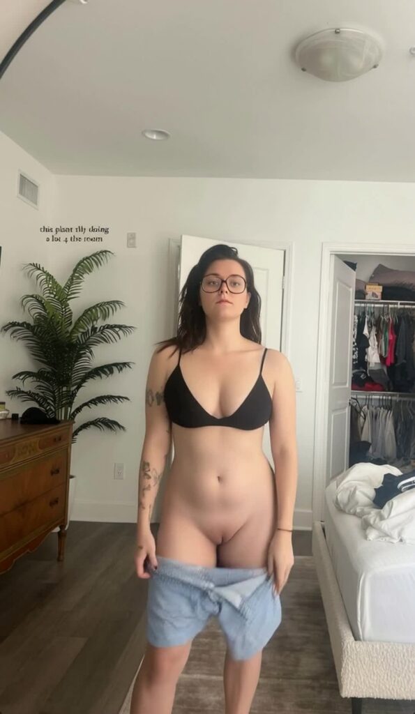 Video thumbnail for Erin Dougal Synthesized Video Content Porn - Nude AI Celebs