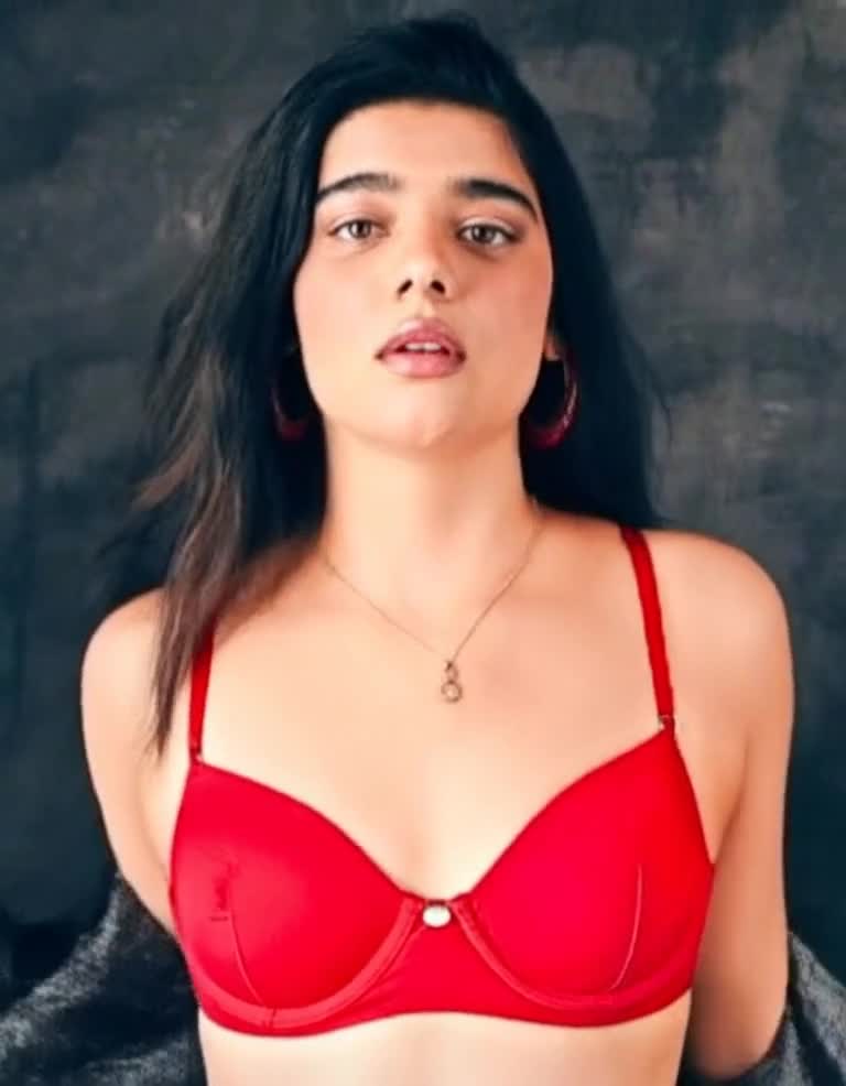 Video thumbnail for Iman Vellani AI-Constructed Video Artifice - Nude AI Celebs