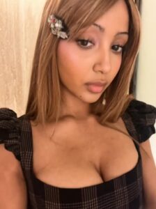 Video thumbnail for Pink Pantheress AI Video Exposed - Nude AI Celebs