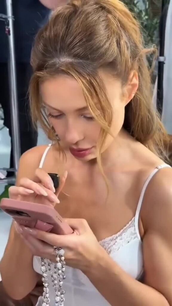 Video thumbnail for Tina Karol Software AI Video Porn - Nude AI Celebs