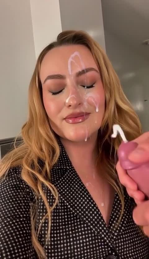 Video thumbnail for Amelia Dimoldenberg AI Video Rendering Porn - Nude AI Celebs
