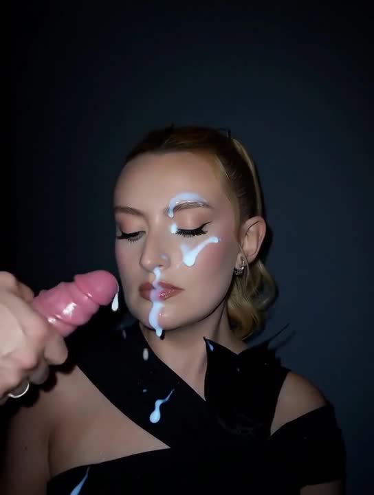 Video thumbnail for Amelia Dimoldenberg Face-Swap AI Video Porn - Nude AI Celebs