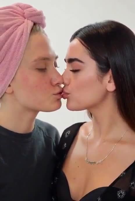 Video thumbnail for Dua Lipa Naked AI Video Porn - Nude AI Celebs