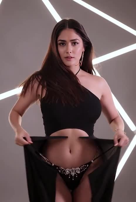Video thumbnail for Mrunal Thakur AI Video Exposed - Nude AI Celebs
