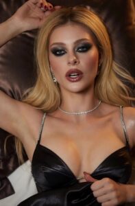 Video thumbnail for Nicola Peltz Beckham Fake AI Video Porn - Nude AI Celebs
