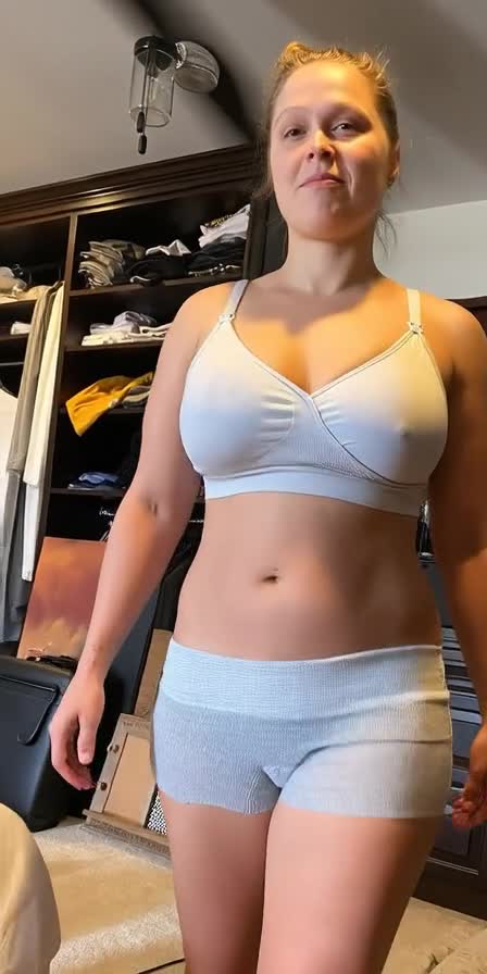 Video thumbnail for Ronda Rousey AI-Synthesized Video Porn - Nude AI Celebs