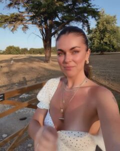 Video thumbnail for Serinda Swan fake AI Video - Nude AI Celebs